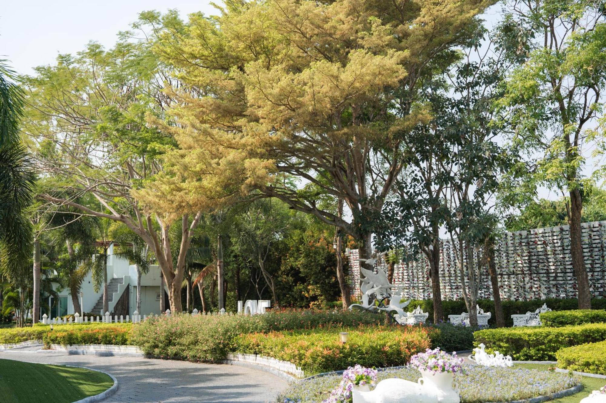 Villa Reina Resort Nong Nam Daeng Esterno foto