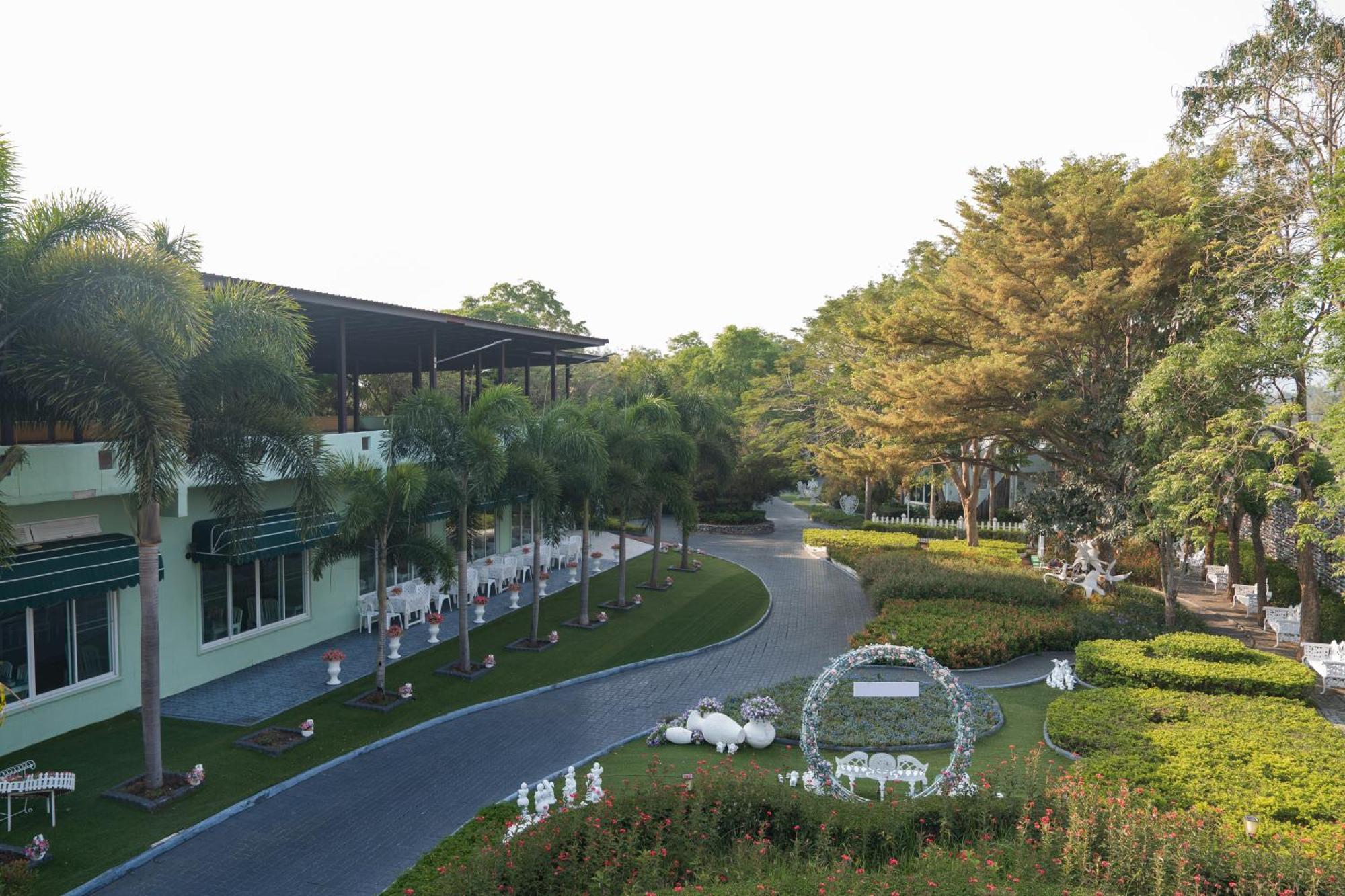 Villa Reina Resort Nong Nam Daeng Esterno foto