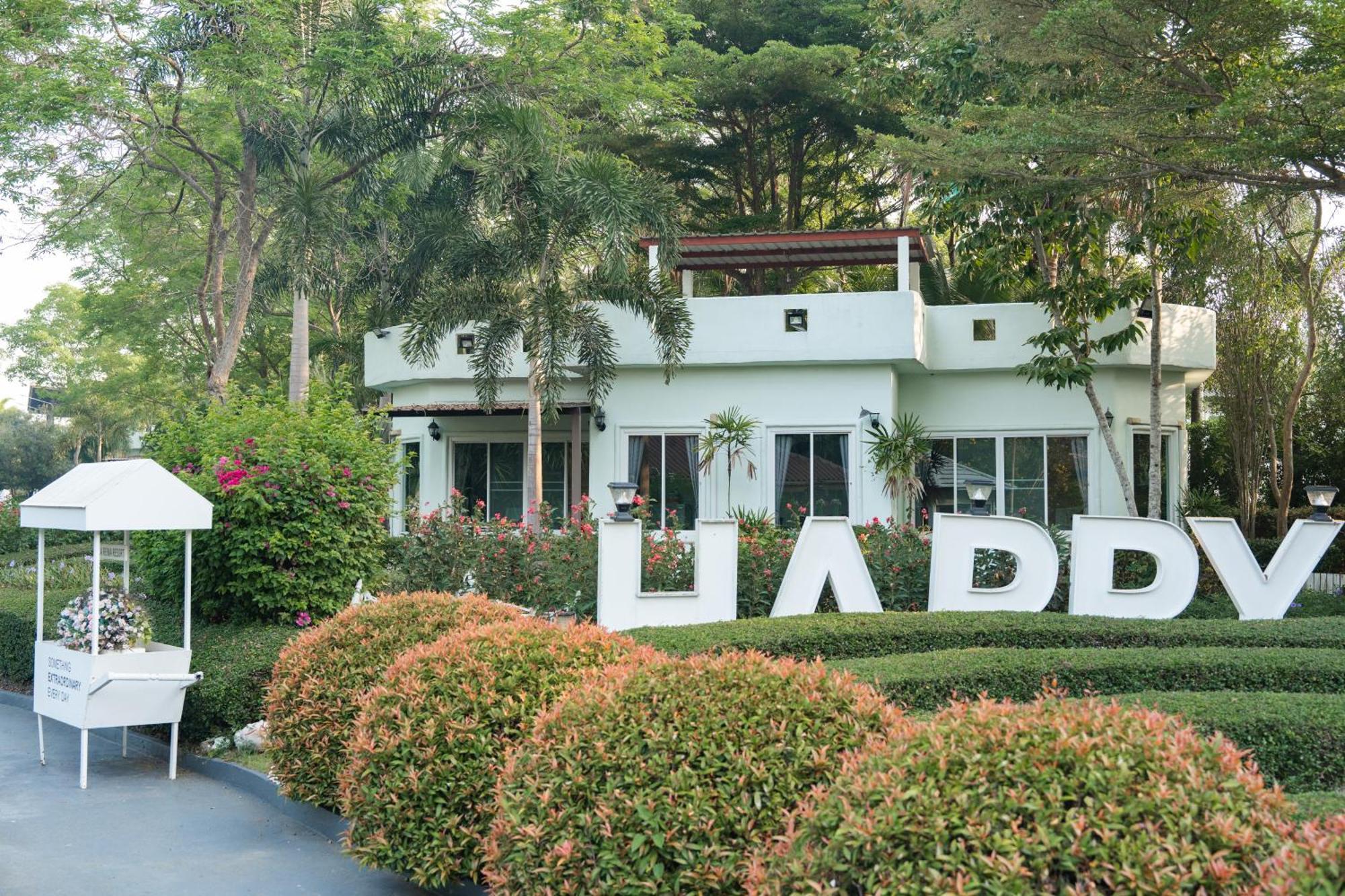 Villa Reina Resort Nong Nam Daeng Esterno foto